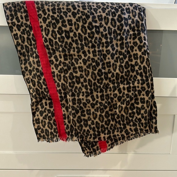 Luxury leopard pashmina from Europe - Picture 3 of 7